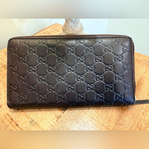 Authentic Gucci Dark Brown Leather Zip Wallet. COA. - Picture 2 of 9